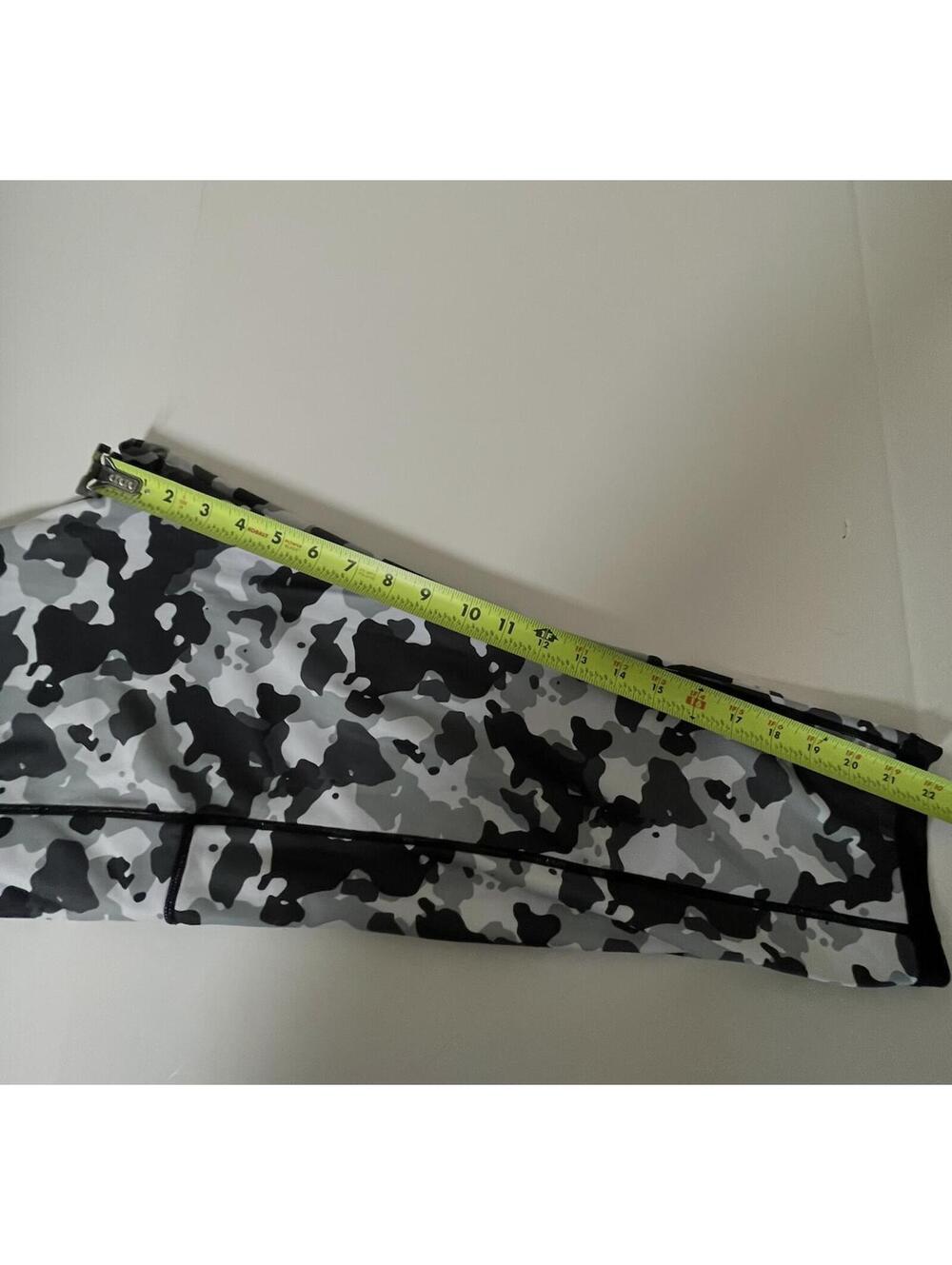 CVG Constantly Varied Gear XL Reversible Camo Capris Leggings Pockets EUC - Picture 4 of 4